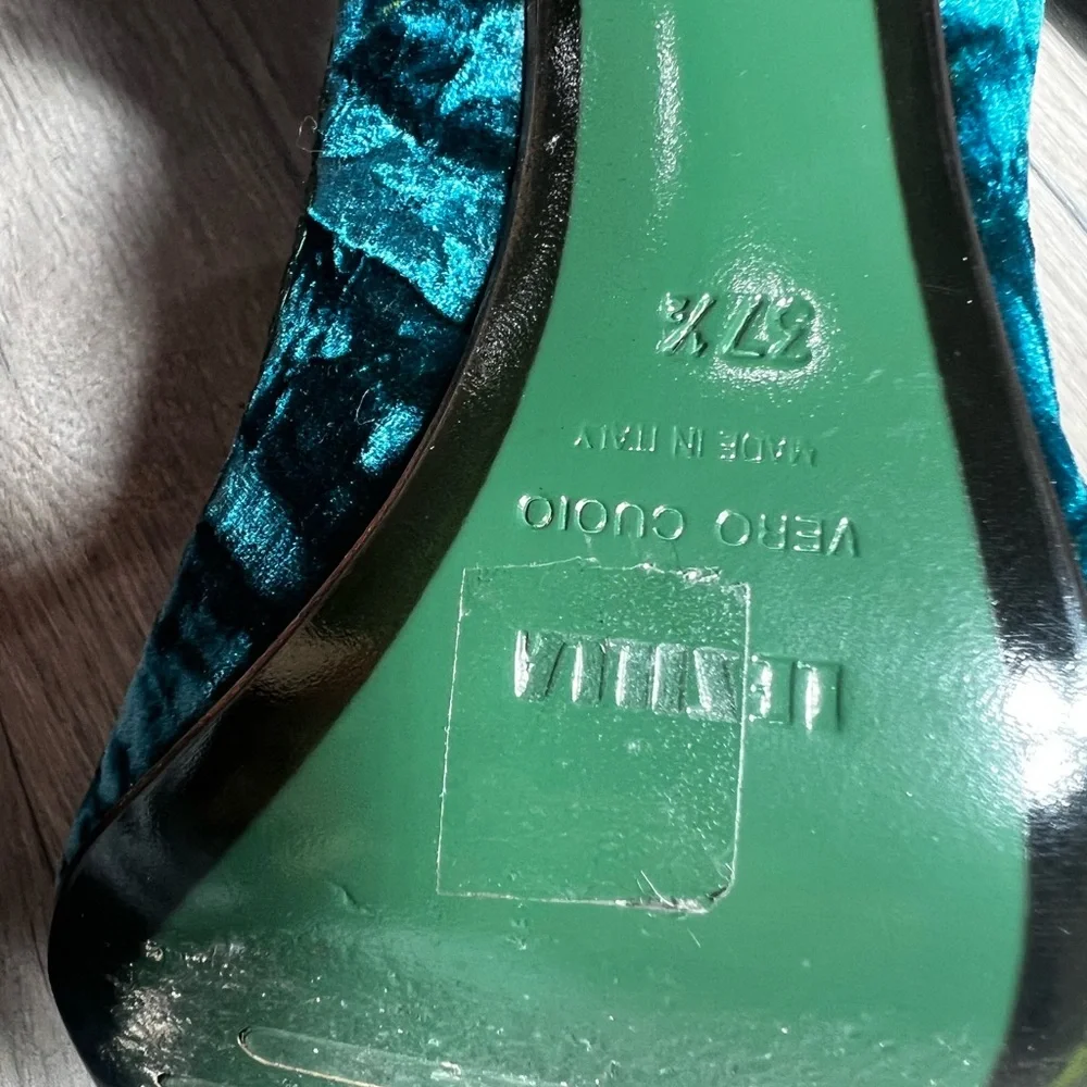 Le Silla Teal Velvet Pointed Toe Kitten Heel Pumps 37.5 - Picture 5 of 16